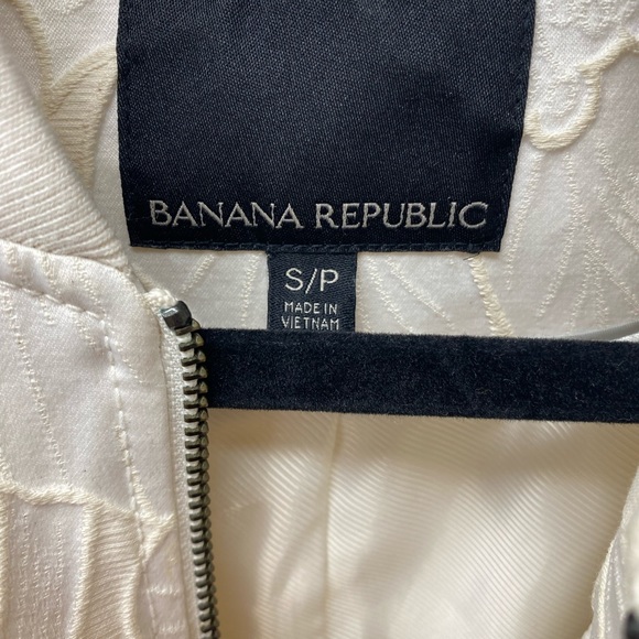 Banana republic embossed cream bomber jacket - Picture 2 of 2